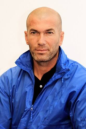 Football : Zinédine Zidane prend les commandes des Bleus et ouvre un nouveau chapitre de l’équipe de France